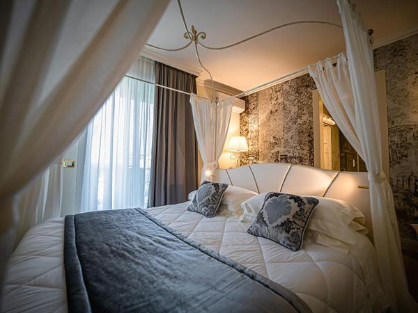 Hotel Ca' D'Oro : photo 2 de la chambre chambre double de luxe avec lit à baldaquin