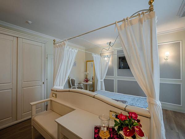Hotel Ca' D'Oro : photo 7 de la chambre chambre double de luxe avec lit à baldaquin