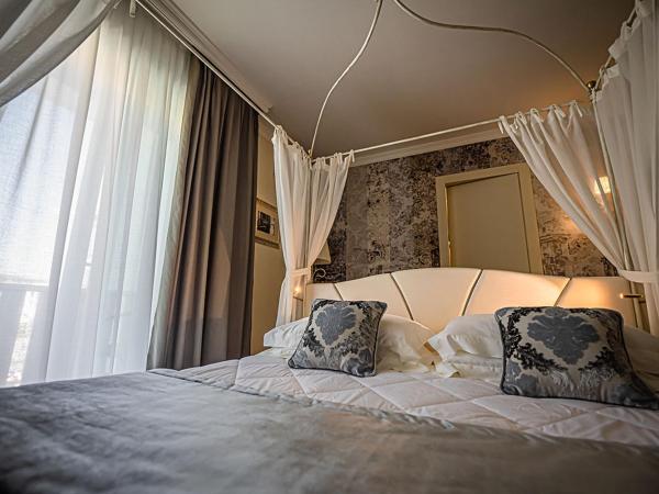 Hotel Ca' D'Oro : photo 3 de la chambre chambre double de luxe avec lit à baldaquin