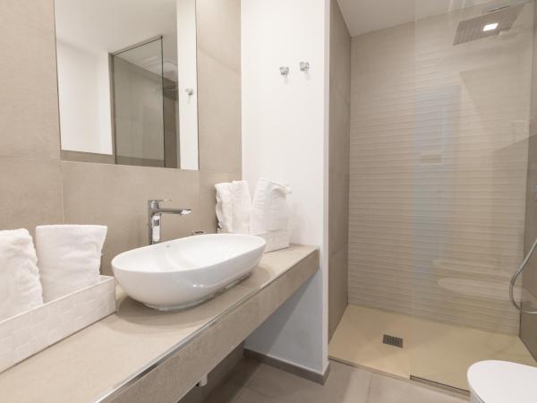 Antares Rooms and Suites : photo 9 de la chambre chambre double avec balcon - vue sur mer