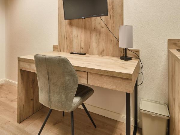 sleep1c : photo 4 de la chambre chambre simple avec toilettes et douche communes