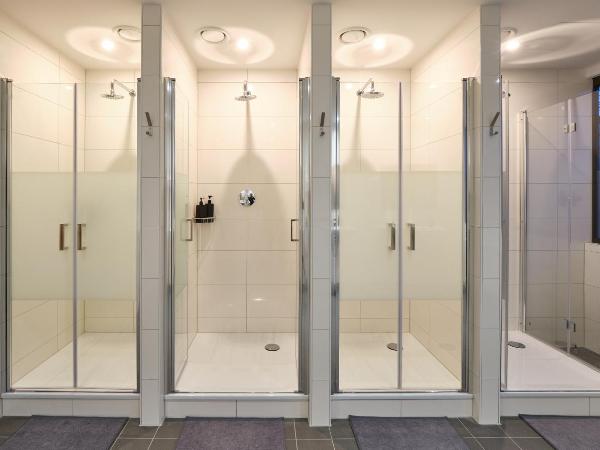 sleep1c : photo 9 de la chambre chambre simple avec toilettes et douche communes