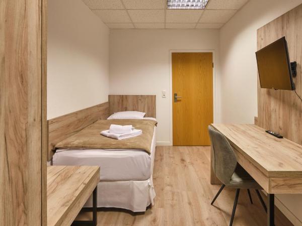 sleep1c : photo 2 de la chambre chambre simple avec toilettes et douche communes