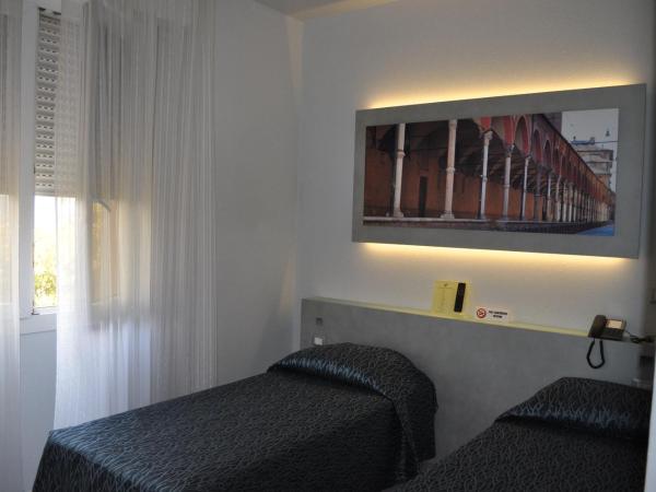 Hotel Fiera Wellness & Spa : photo 2 de la chambre chambre lits jumeaux