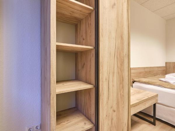 sleep1c : photo 6 de la chambre chambre simple avec toilettes et douche communes