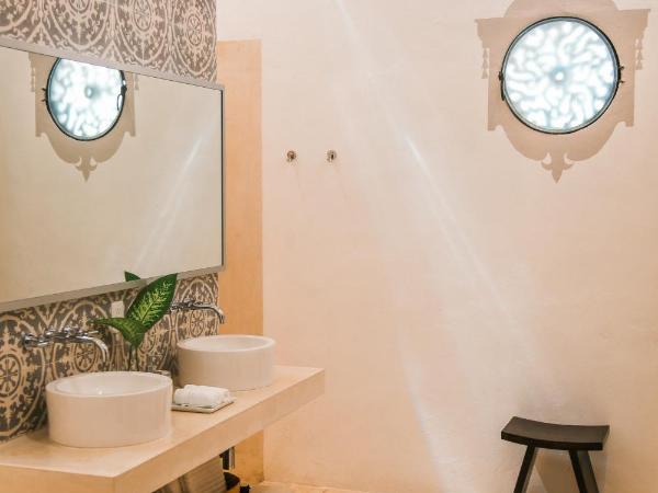 The Diplomat Boutique Hotel : photo 10 de la chambre suite deluxe avec lit king-size