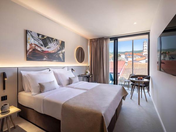 Aminess Younique Narrivi Hotel : photo 1 de la chambre chambre double premium avec balcon