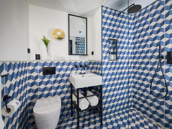 Kimpton De Witt Amsterdam, an IHG Hotel : photo 5 de la chambre luxueuse chambre king avec balcon