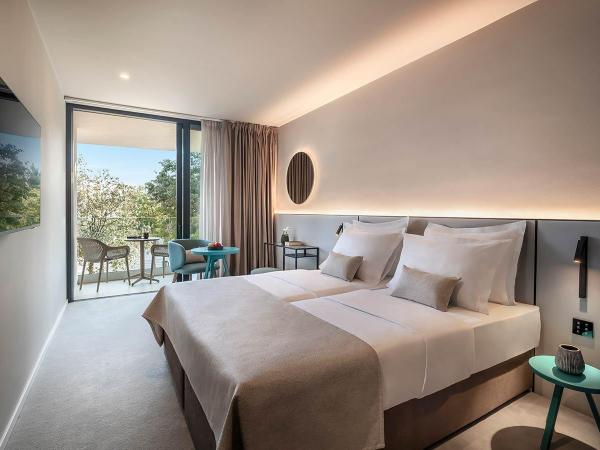 Aminess Younique Narrivi Hotel : photo 2 de la chambre deluxe double room with balcony and limited sea view