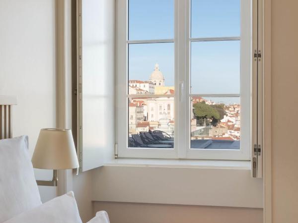 Memmo Alfama - Design Hotels : photo 2 de la chambre chambre double ou lits jumeaux - vue sur rivière ou ville