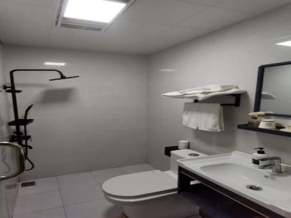 Pu Chun Hostel : photo 3 de la chambre chambre double avec salle de bains privative