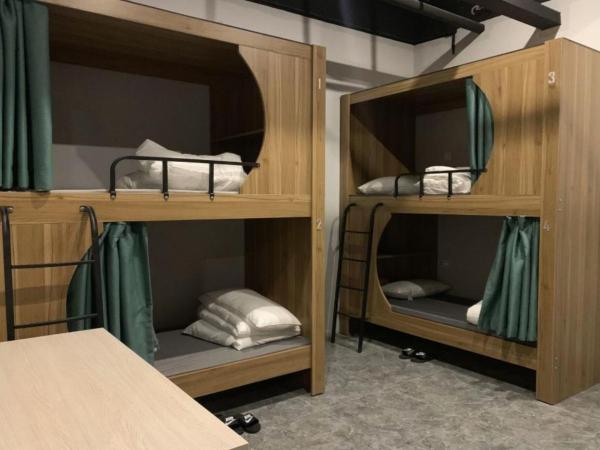 Pu Chun Hostel : photo 1 de la chambre dortoir pour hommes de 10 lits