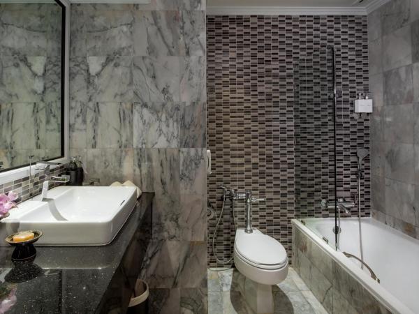 The Sukosol Hotel : photo 4 de la chambre chambre triple premier