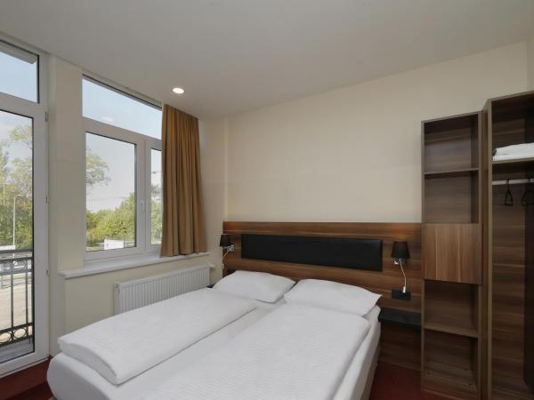 B&B HOTEL Berlin-Adlershof : photo 1 de la chambre chambre double