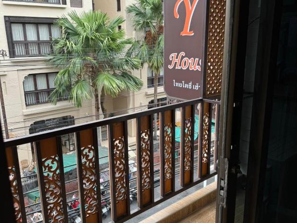 Thai Cozy House - SHA certified : photo 1 de la chambre chambre double deluxe avec balcon