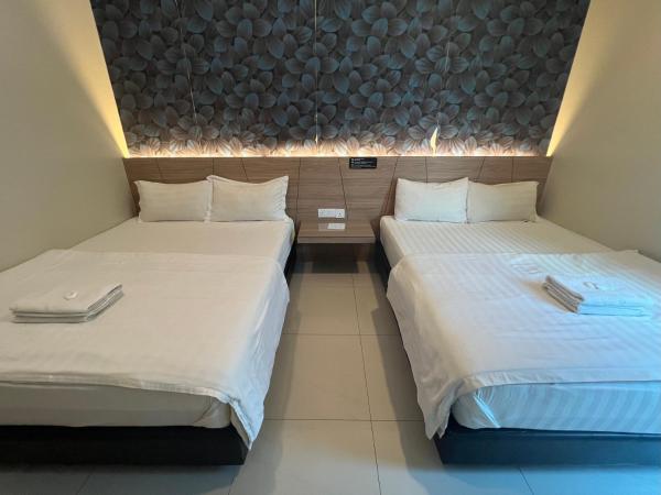 Gebeng Industrial Park Budget Hotel : photo 3 de la chambre chambre quadruple avec salle de bains