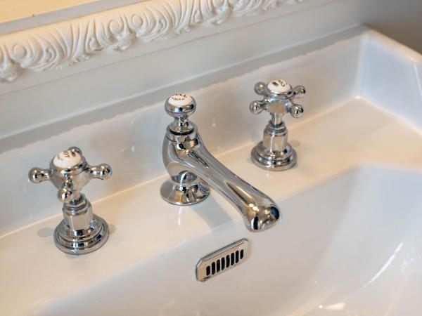 Castelsuites : photo 9 de la chambre chambre double deluxe avec douche