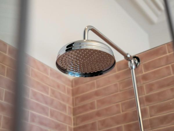 Castelsuites : photo 4 de la chambre chambre double deluxe avec douche