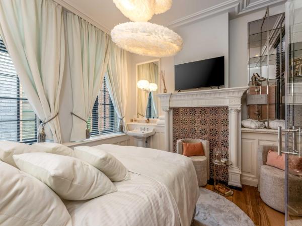 Castelsuites : photo 10 de la chambre chambre double deluxe avec douche