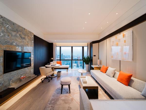 Crowne Plaza Shenzhen Nanshan, an IHG Hotel : photo 3 de la chambre suite 1 chambre lit king-size - accès au salon