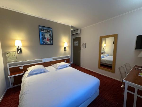 Logis Hôtel Restaurant LE MONARQUE : photo 1 de la chambre chambre supérieure lit queen-size