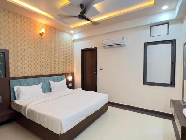 Hotel Abhinandan Palace : photo 1 de la chambre chambre deluxe