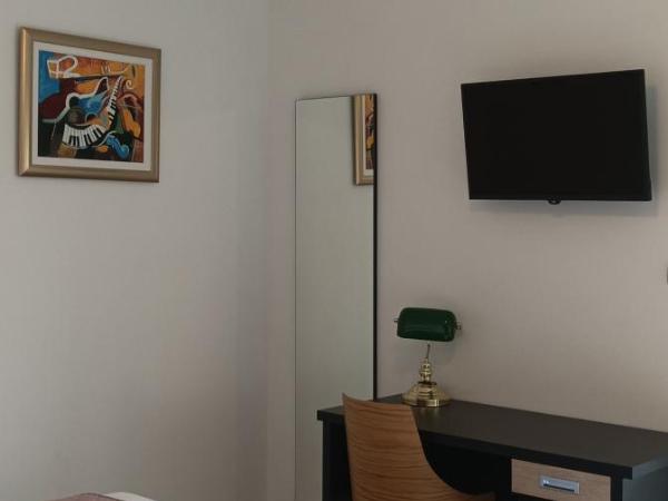 VILLA JANE INN : photo 6 de la chambre chambre double ou lits jumeaux deluxe - vue sur piscine