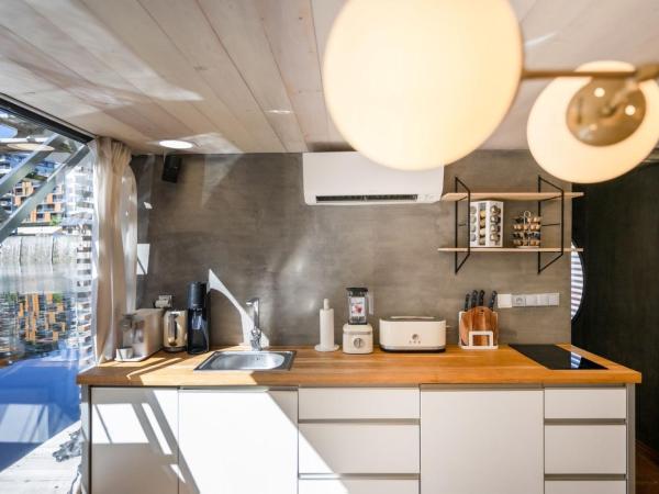 Hausboat Holešovice : photo 9 de la chambre mobile home