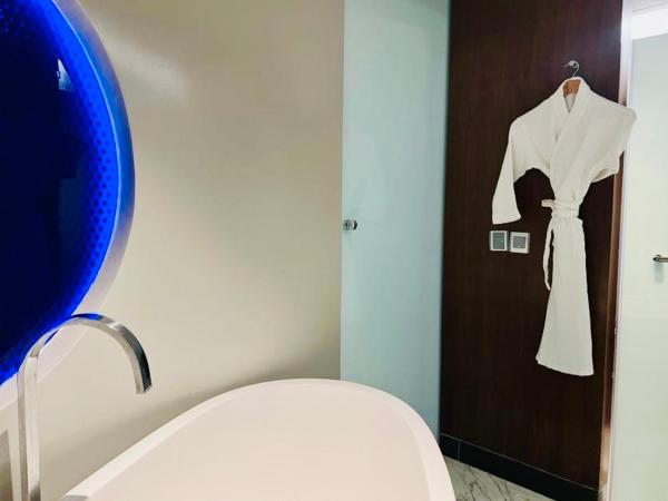 The Park Hyderabad, Banjara Hills near Hussain Sagar Lake : photo 3 de la chambre trillion suite with 20% discount on food and soft beverages, spa & laundry, complimentary 2 pints of beer once during stay and lake check out till 3pm