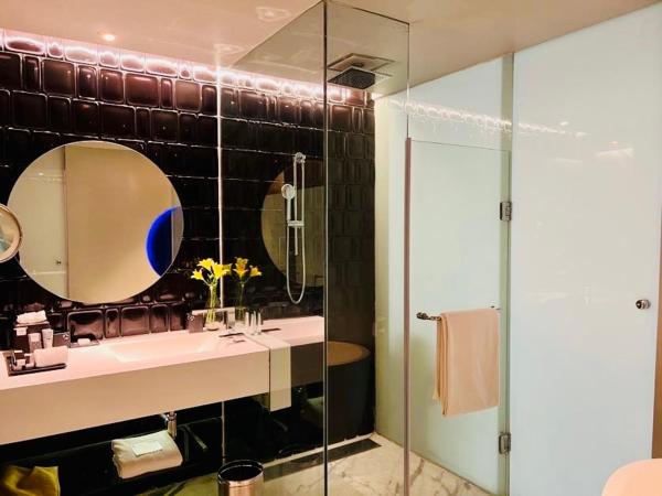 The Park Hyderabad, Banjara Hills near Hussain Sagar Lake : photo 6 de la chambre trillion suite with 20% discount on food and soft beverages, spa & laundry, complimentary 2 pints of beer once during stay and lake check out till 3pm