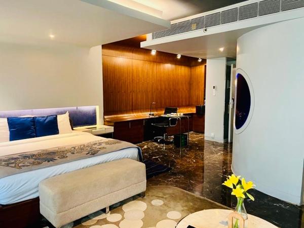 The Park Hyderabad, Banjara Hills near Hussain Sagar Lake : photo 7 de la chambre trillion suite with 20% discount on food and soft beverages, spa & laundry, complimentary 2 pints of beer once during stay and lake check out till 3pm