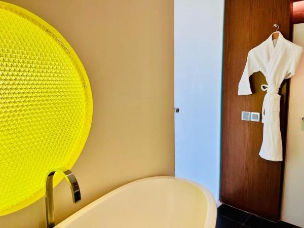 The Park Hyderabad, Banjara Hills near Hussain Sagar Lake : photo 10 de la chambre panaromic suite with 20% discount on food and soft beverages, spa & laundry, complimentary 2 pints of beer once during stay and lake check out till 3pm