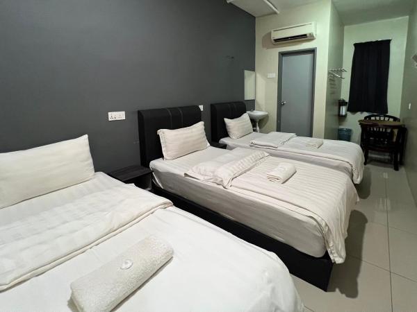 Gebeng Industrial Park Budget Hotel : photo 4 de la chambre chambre triple confort avec douche