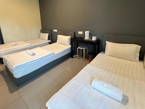 Gebeng Industrial Park Budget Hotel : photo 2 de la chambre chambre triple confort avec douche