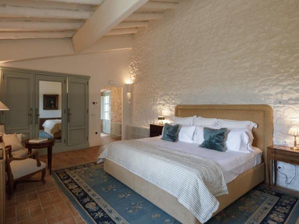 Castell de Vallgornera : photo 1 de la chambre chambre lit king-size deluxe