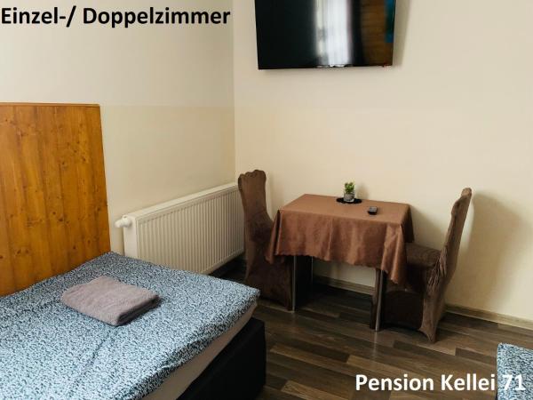 Pension Kellei 71 : photo 8 de la chambre chambre double avec salle de bains privative