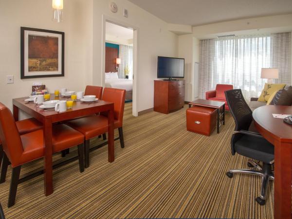 Residence Inn by Marriott Arlington Ballston : photo 2 de la chambre suite 1 chambre lit queen-size avec canapé-lit