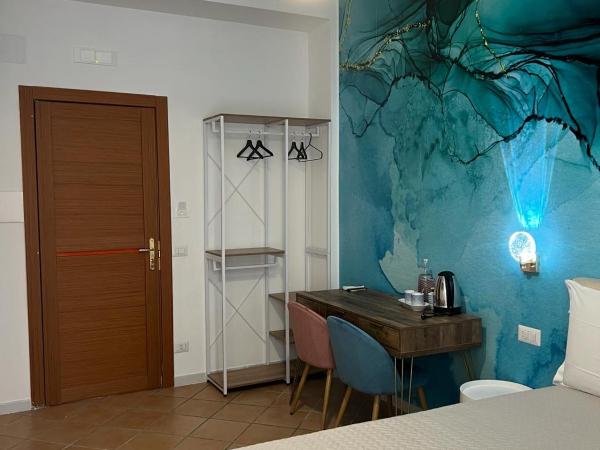 Le Corti del Re : photo 3 de la chambre chambre double ou lits jumeaux deluxe - vue sur ville