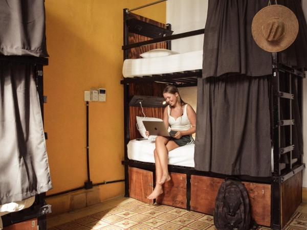 Che Nomadas Mérida Hostel Adults Only : photo 1 de la chambre lit dans dortoir féminin