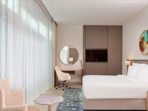 The First Collection at Jumeirah Village Circle, a Tribute Portfolio Hotel : photo 2 de la chambre skyline terrace room with nest club lounge and soluna beach club access
