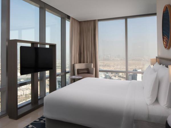 The First Collection at Jumeirah Village Circle, a Tribute Portfolio Hotel : photo 2 de la chambre horizon suite with nest club lounge and soluna beach club access