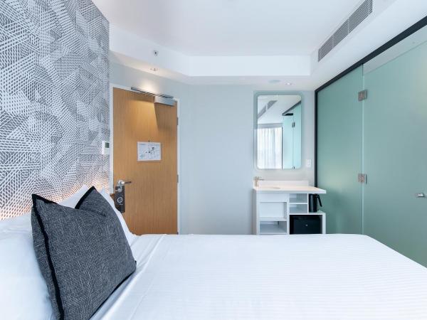 Kith Hotel Darling Harbour : photo 5 de la chambre petit hébergement lit queen-size