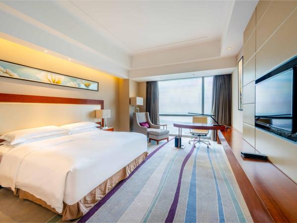 Crowne Plaza Wuxi Taihu, an IHG Hotel : photo 2 de la chambre chambre double standard - vue sur lac