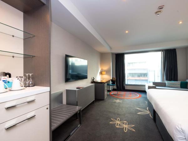 SkyCity Hotel Auckland : photo 2 de la chambre chambre lit king-size pour personnes à mobilité réduite