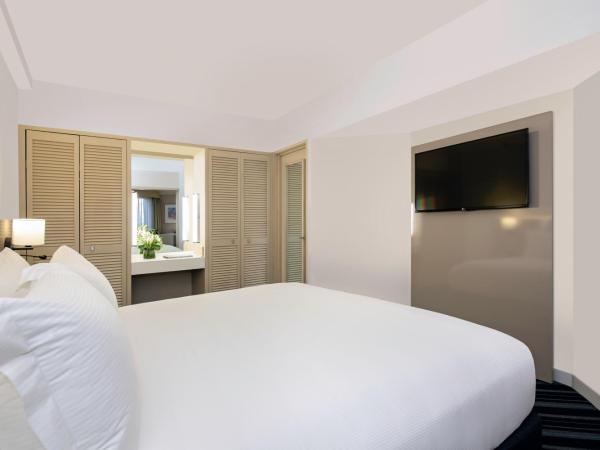 DoubleTree by Hilton Esplanade Darwin : photo 2 de la chambre suite 1 chambre lit king-size
