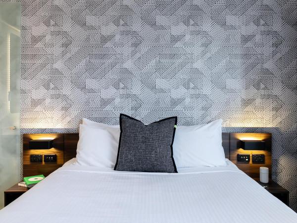 Kith Hotel Darling Harbour : photo 9 de la chambre chambre standard lit queen-size
