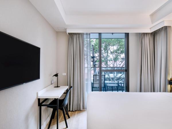 Kith Hotel Darling Harbour : photo 9 de la chambre queen room with balcony (accessible facilities in selected rooms)