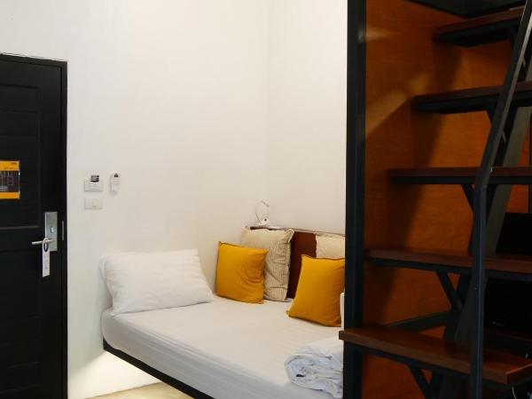 Book a Bed Poshtel - SHA Plus : photo 3 de la chambre chambre familiale avec salle de bains privative
