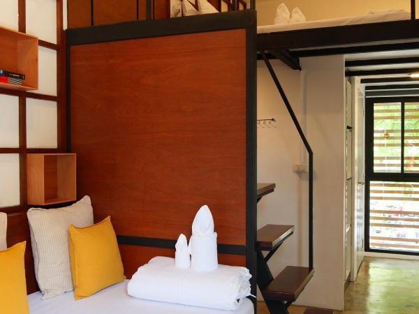 Book a Bed Poshtel - SHA Plus : photo 2 de la chambre chambre familiale avec salle de bains privative