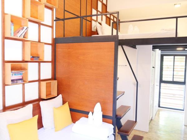 Book a Bed Poshtel - SHA Plus : photo 6 de la chambre chambre familiale avec salle de bains privative